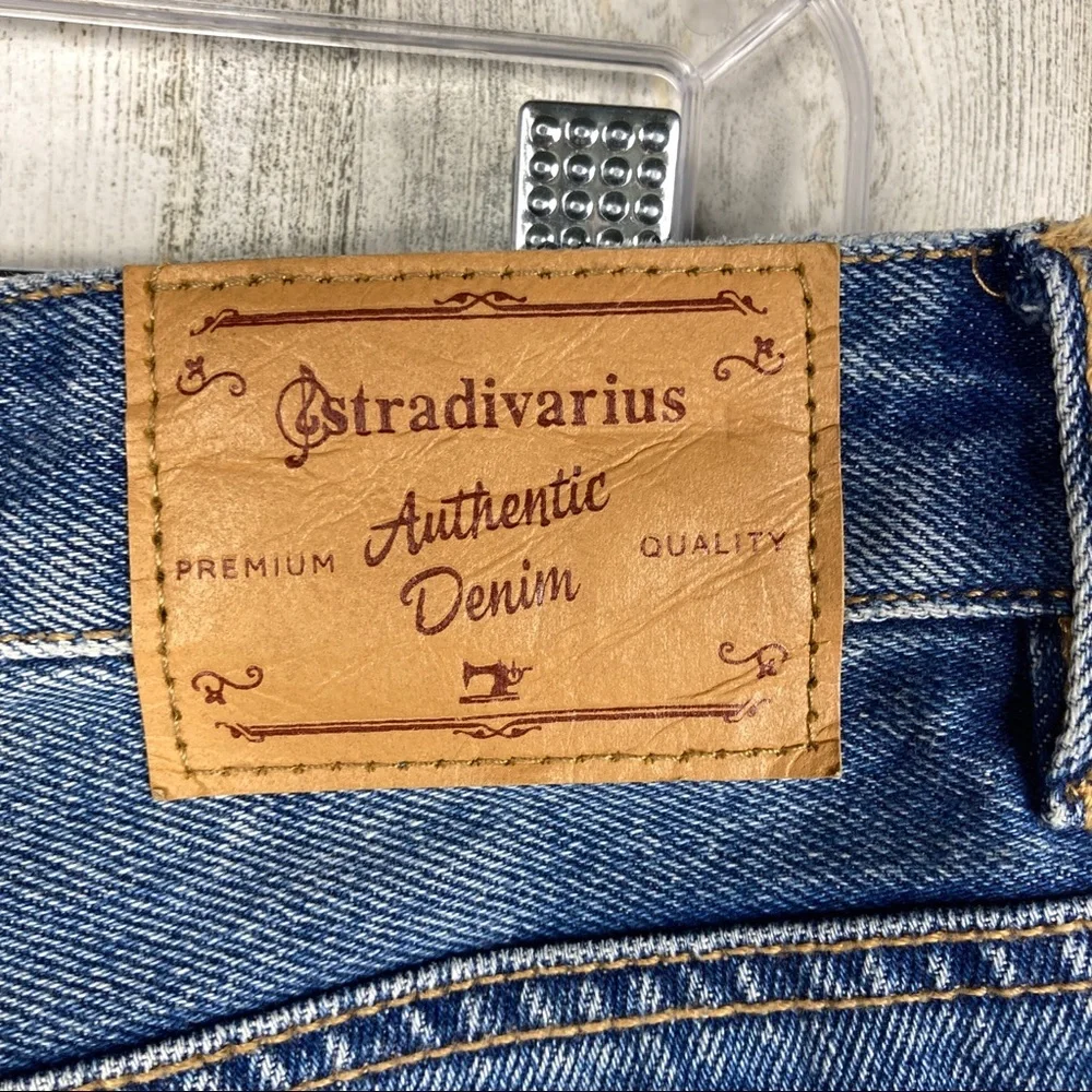 Stradivarius Distressed Crop Girlfriend Jeans Sz 4 - Picture 9 of 9